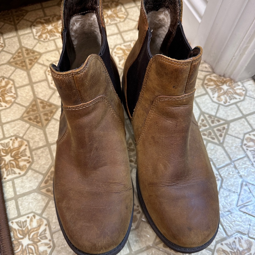 UGG Bonham Winter Boots Brown size 8 lined, great for winter